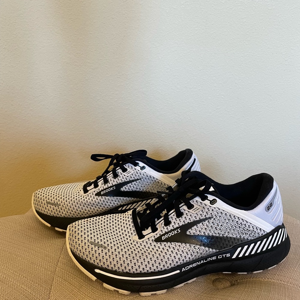 Brooks Adrenaline GTS 22 Running Shoe